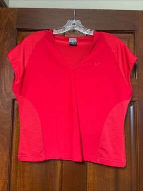 Nike Women’s Red V-Neck Short Sleeve Athletic Tee